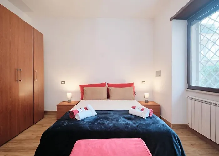 Cozy Flat Private Patio 2 Min Walk To Metro