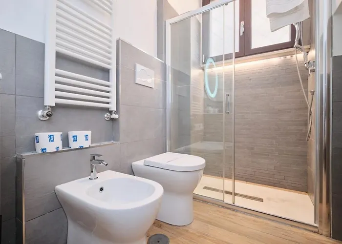 Cozy Flat Private Patio 2 Min Walk To Metro Appartamento