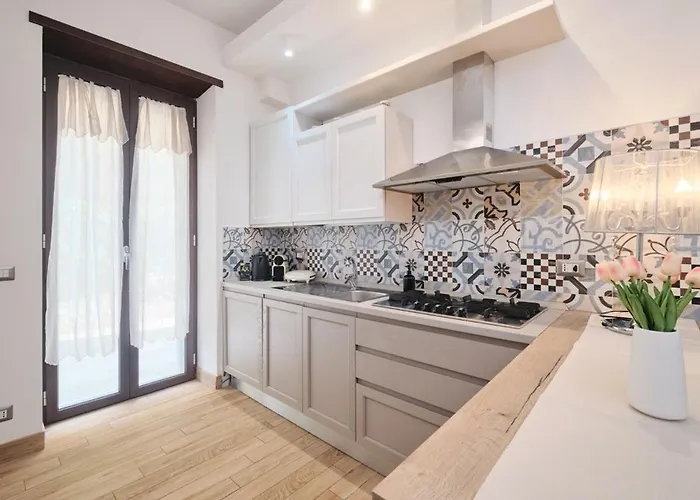 Cozy Flat Private Patio 2 Min Walk To Metro Appartamento