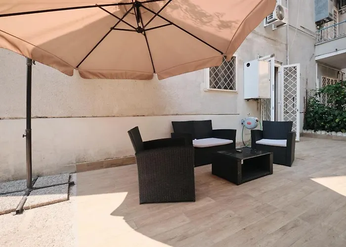 Appartamento Cozy Flat Private Patio 2 Min Walk To Metro Roma