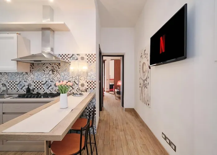 Cozy Flat Private Patio 2 Min Walk To Metro Roma