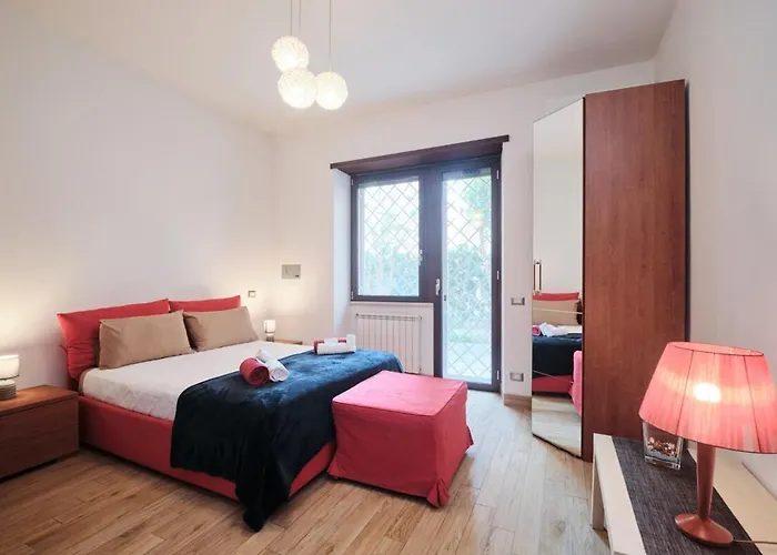 Cozy Flat Private Patio 2 Min Walk To Metro * Roma