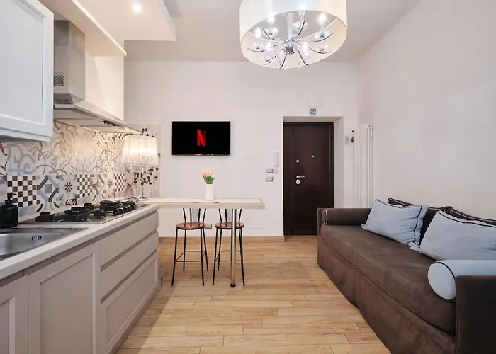 Cozy Flat Private Patio 2 Min Walk To Metro